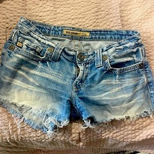 Big star low rise cut off shorts size 27